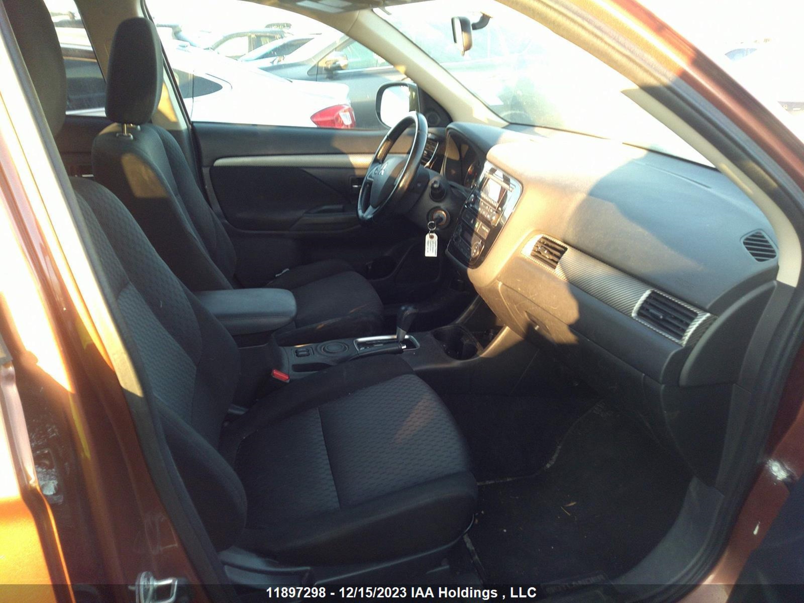 Photo 4 VIN: JA4AD2A39EZ601854 - MITSUBISHI OUTLANDER 