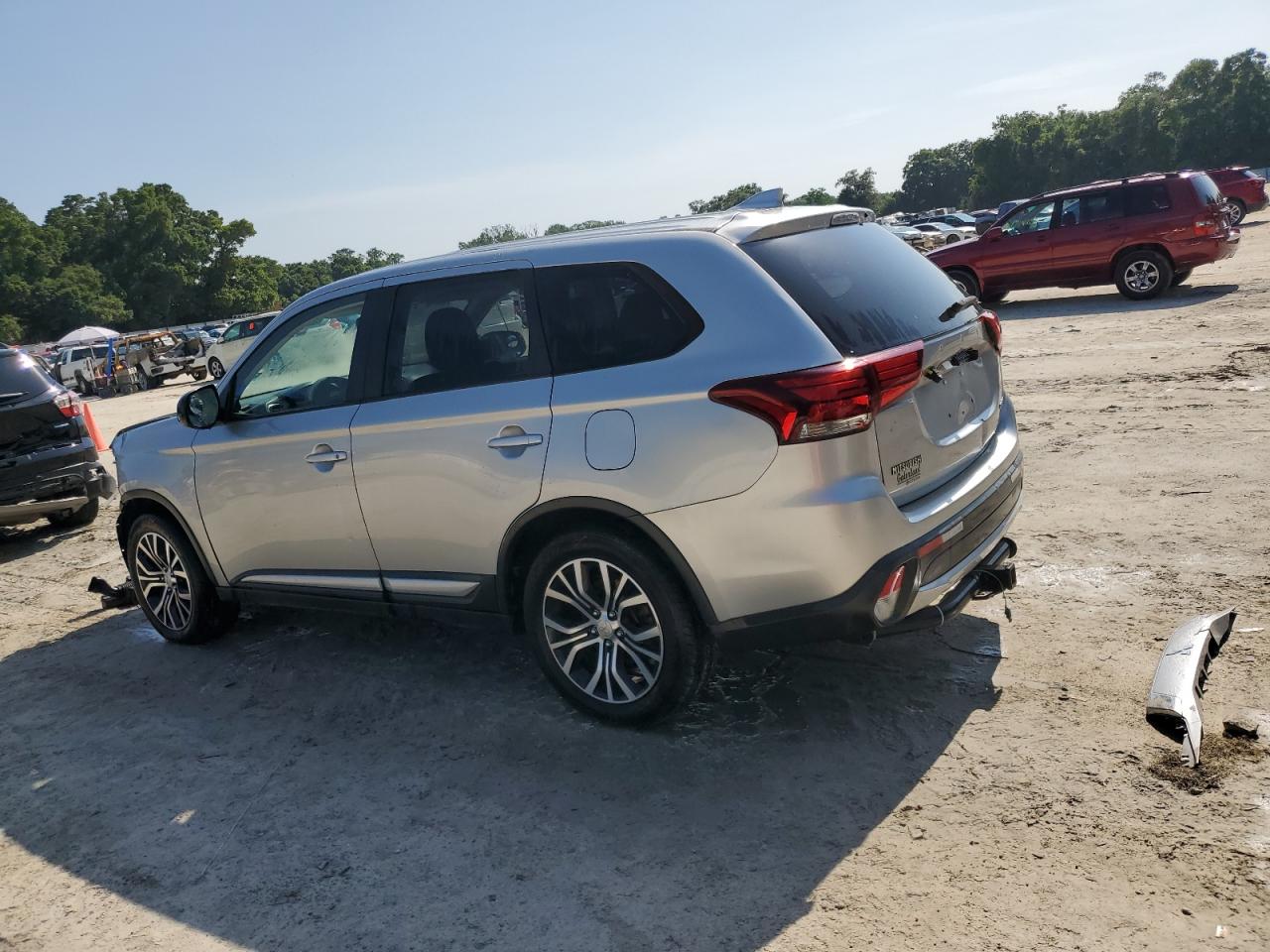 Photo 1 VIN: JA4AD2A39JJ002090 - MITSUBISHI OUTLANDER 