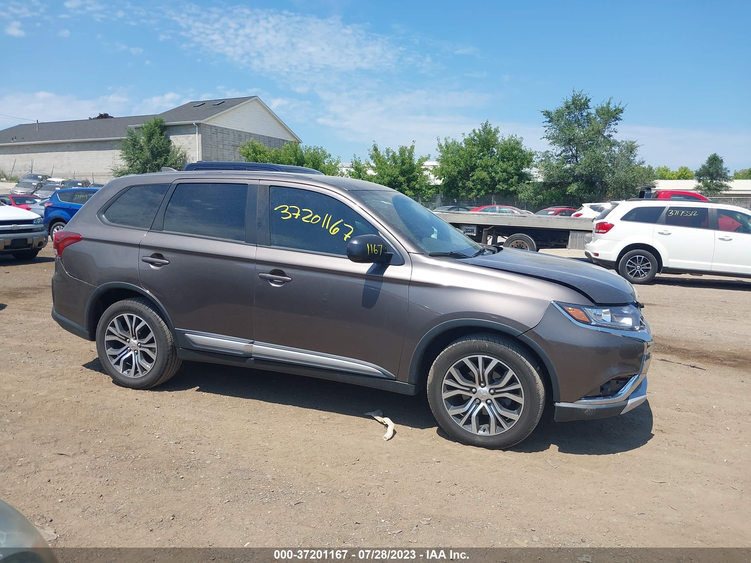 Photo 12 VIN: JA4AD2A39JZ063781 - MITSUBISHI OUTLANDER 