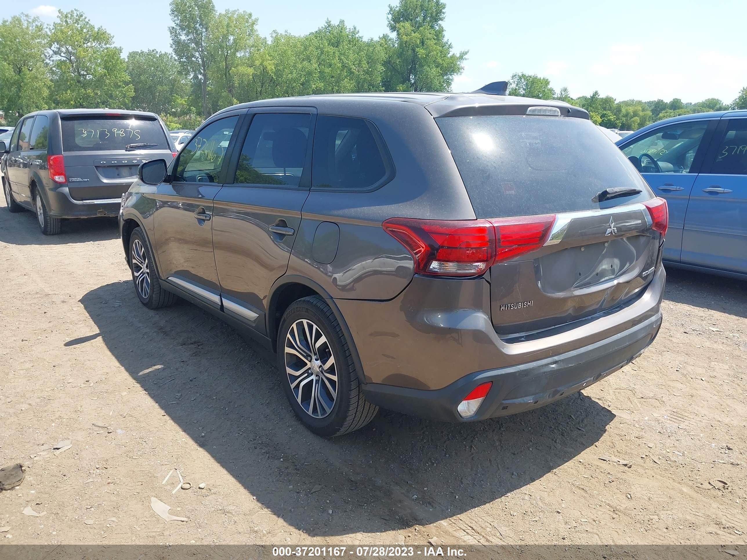 Photo 2 VIN: JA4AD2A39JZ063781 - MITSUBISHI OUTLANDER 