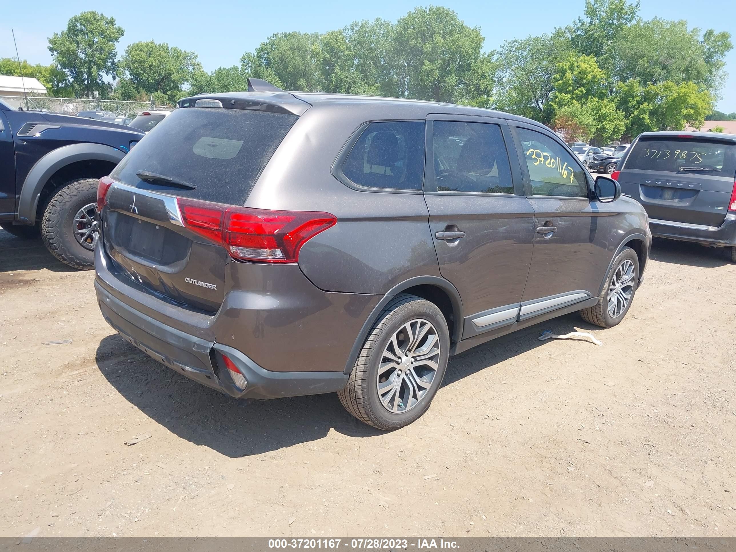 Photo 3 VIN: JA4AD2A39JZ063781 - MITSUBISHI OUTLANDER 