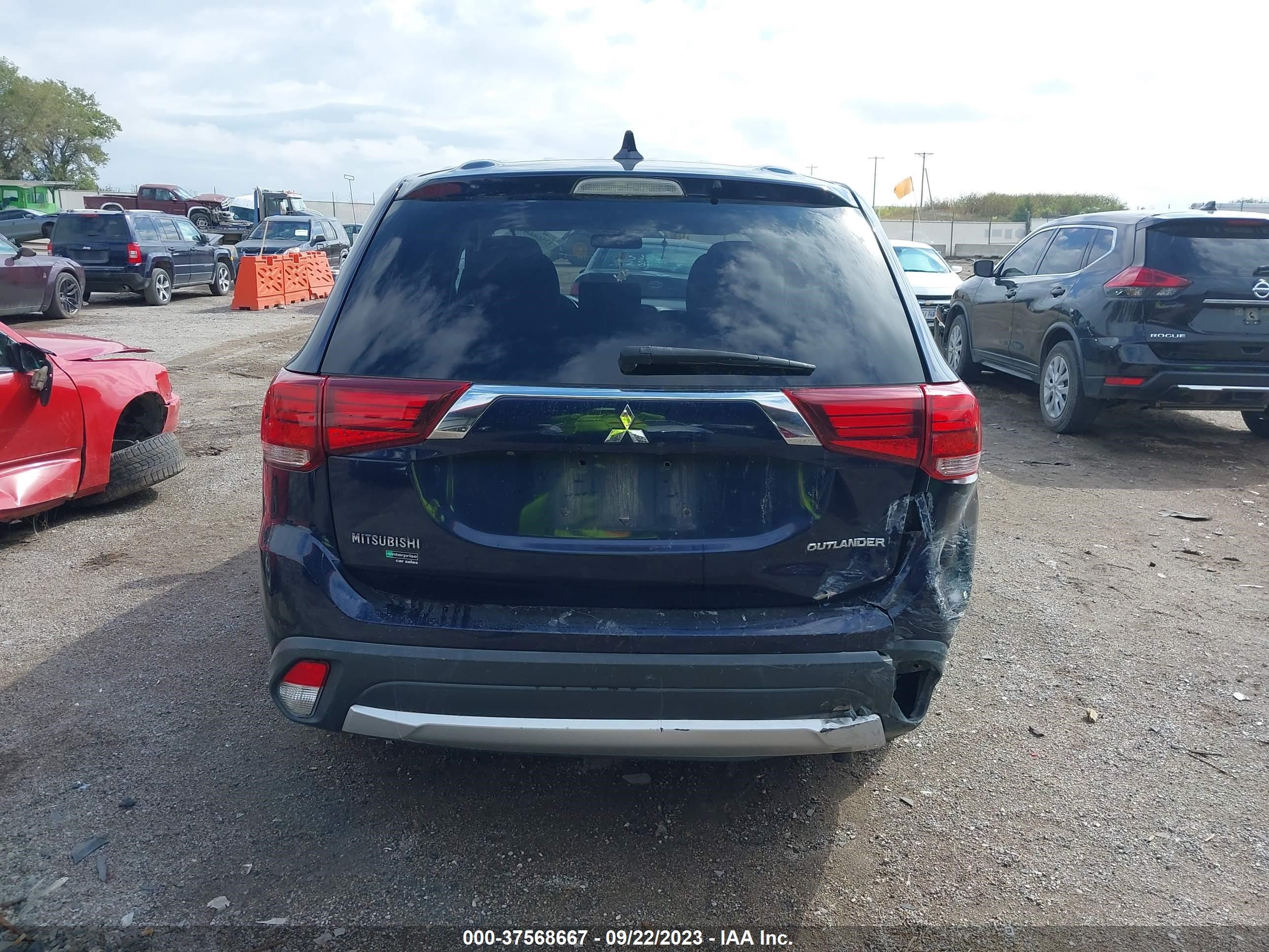 Photo 15 VIN: JA4AD2A3XHZ023123 - MITSUBISHI OUTLANDER 