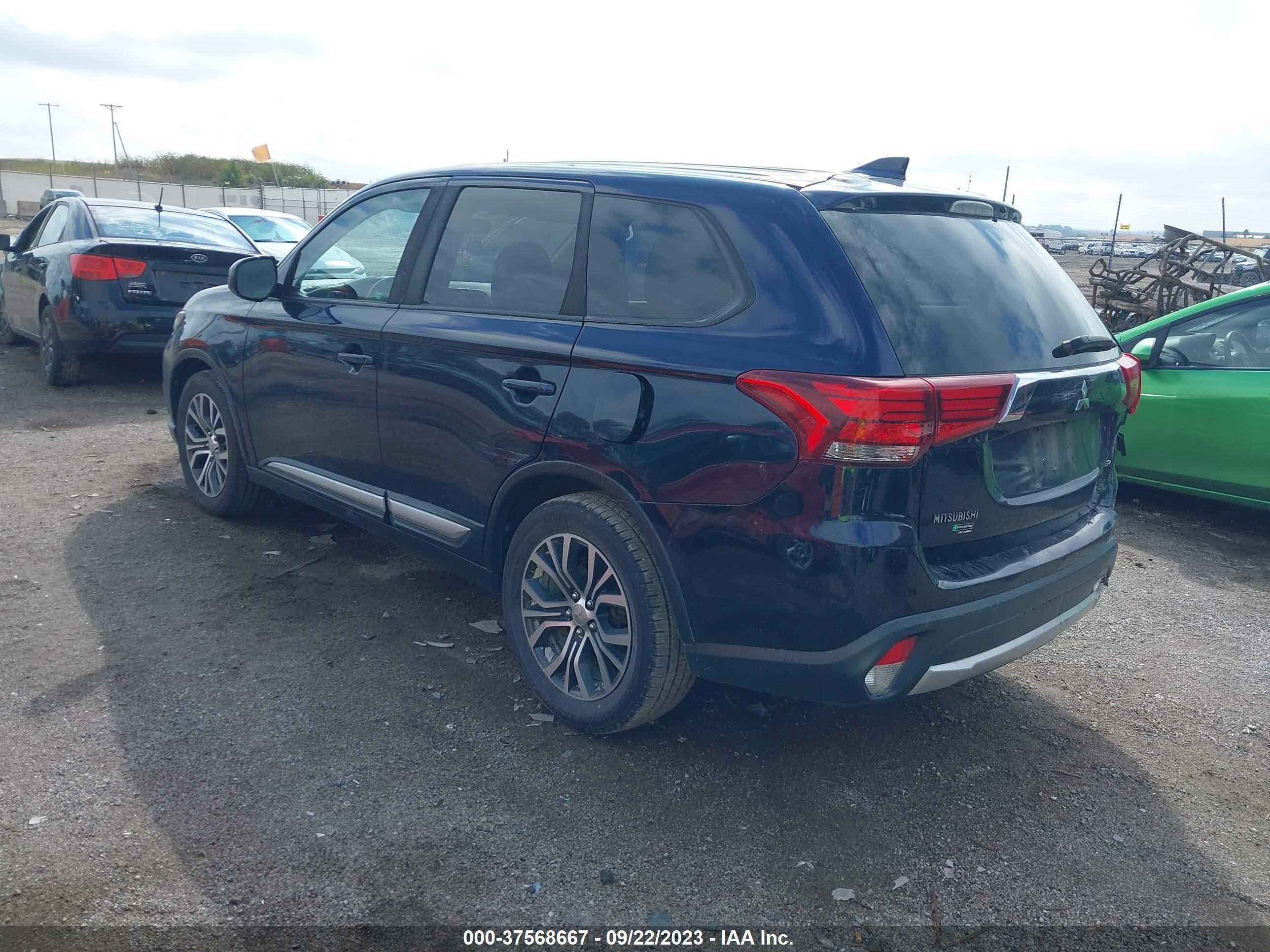 Photo 2 VIN: JA4AD2A3XHZ023123 - MITSUBISHI OUTLANDER 