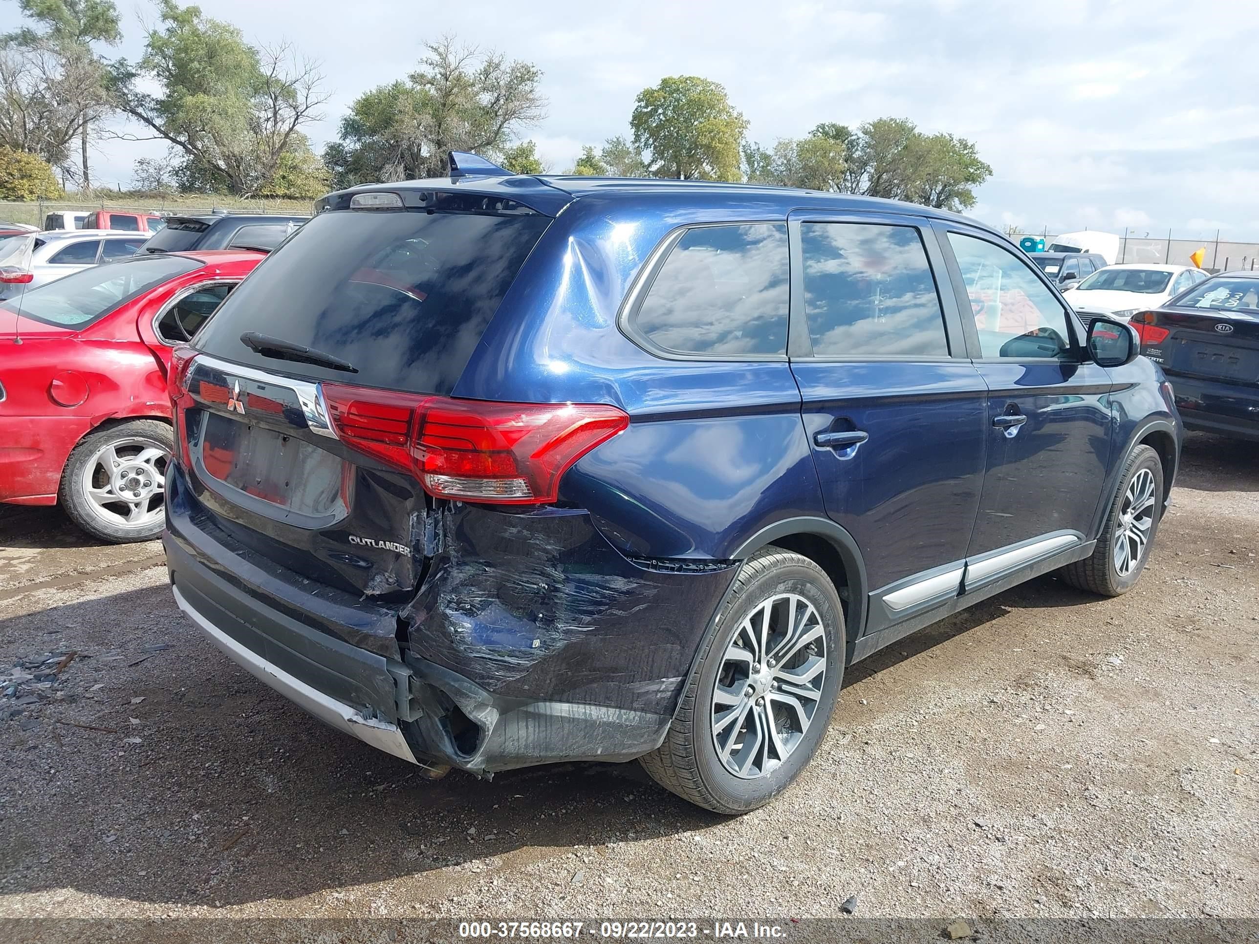 Photo 5 VIN: JA4AD2A3XHZ023123 - MITSUBISHI OUTLANDER 