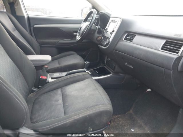 Photo 4 VIN: JA4AD2A3XHZ046384 - MITSUBISHI OUTLANDER 