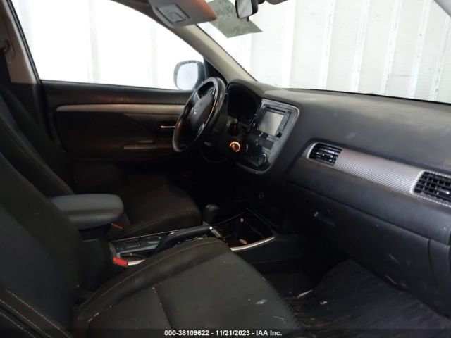 Photo 4 VIN: JA4AD2A3XHZ049687 - MITSUBISHI OUTLANDER 