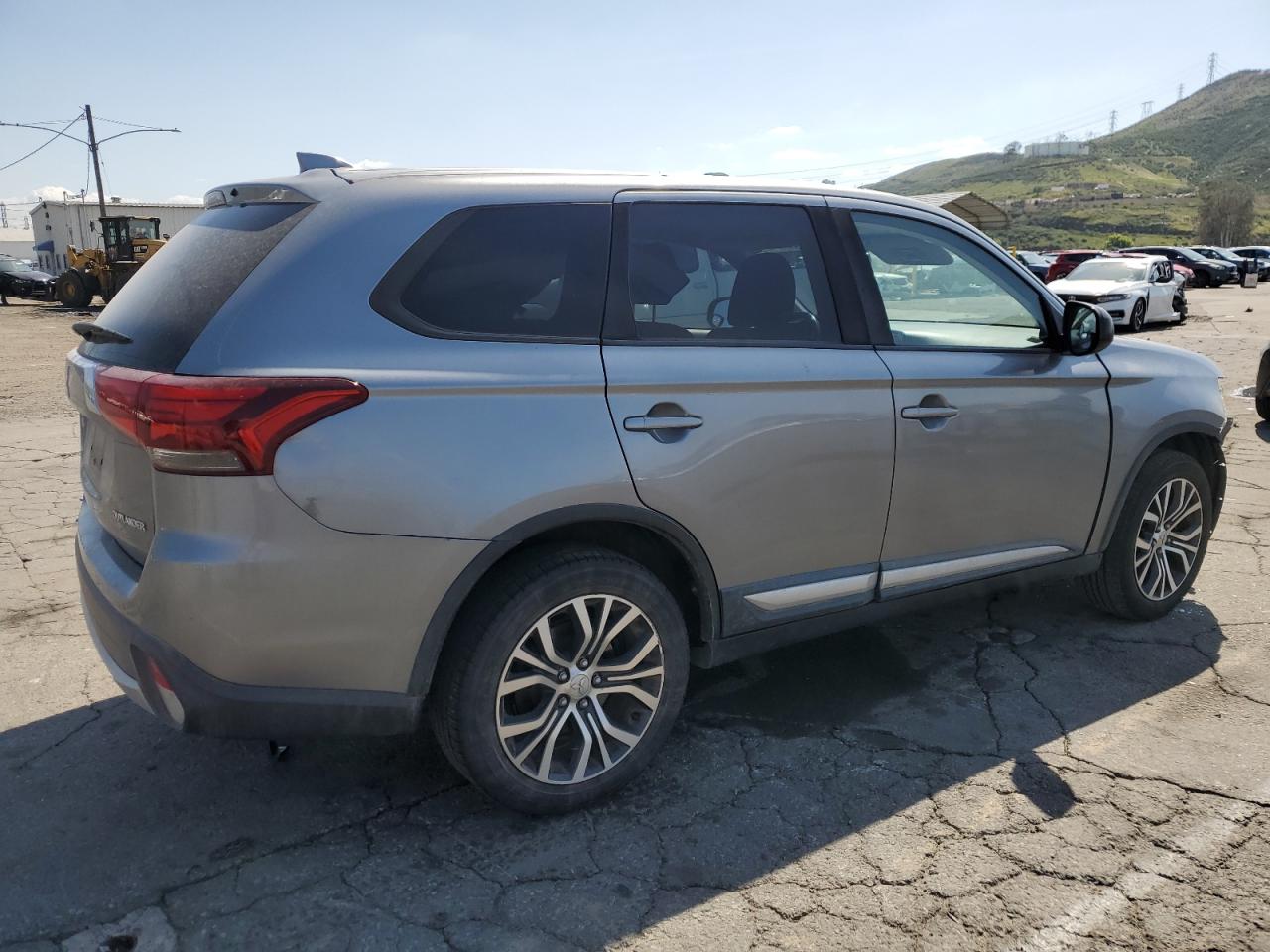 Photo 2 VIN: JA4AD2A3XHZ064397 - MITSUBISHI OUTLANDER 