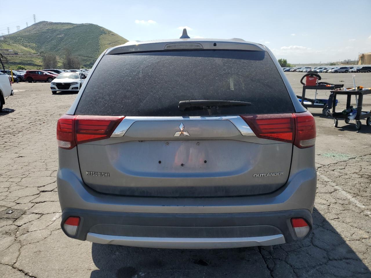 Photo 5 VIN: JA4AD2A3XHZ064397 - MITSUBISHI OUTLANDER 