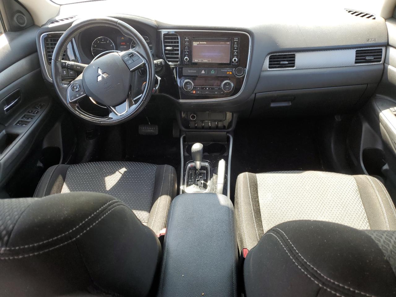 Photo 7 VIN: JA4AD2A3XHZ064397 - MITSUBISHI OUTLANDER 