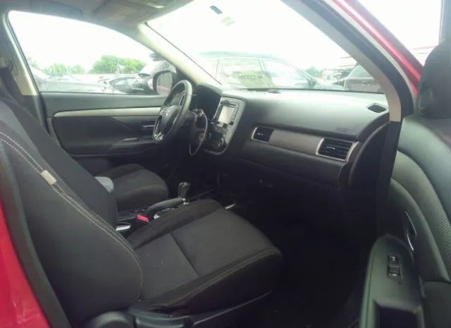 Photo 4 VIN: JA4AD2A3XHZ066232 - MITSUBISHI OUTLANDER 