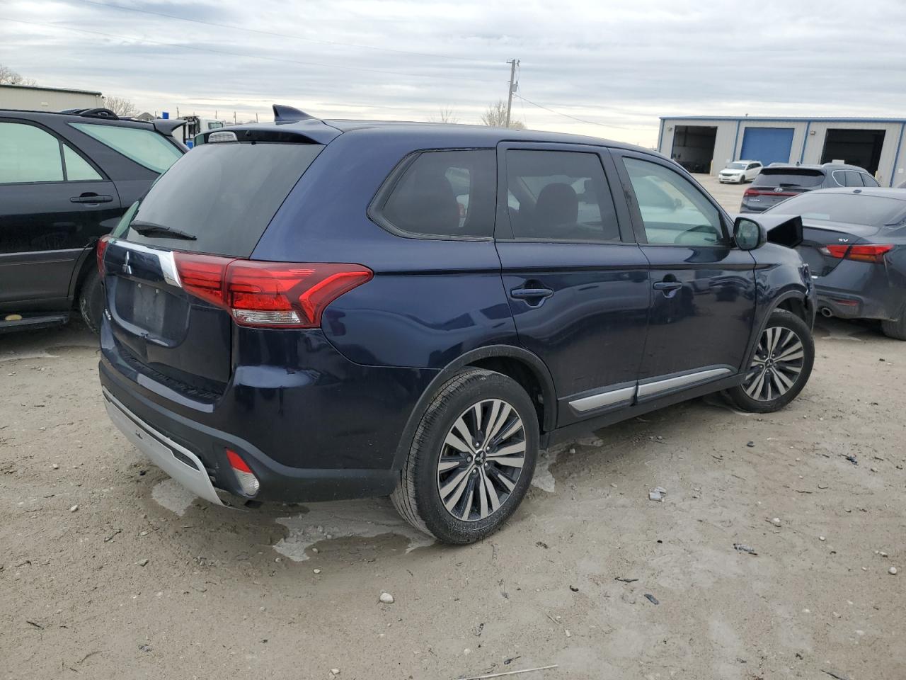 Photo 2 VIN: JA4AD2A3XLZ027651 - MITSUBISHI OUTLANDER 