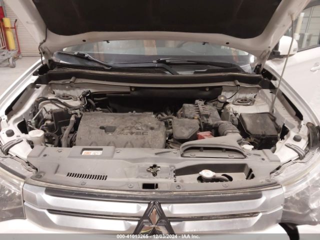 Photo 9 VIN: JA4AD3A30FZ013333 - MITSUBISHI OUTLANDER 