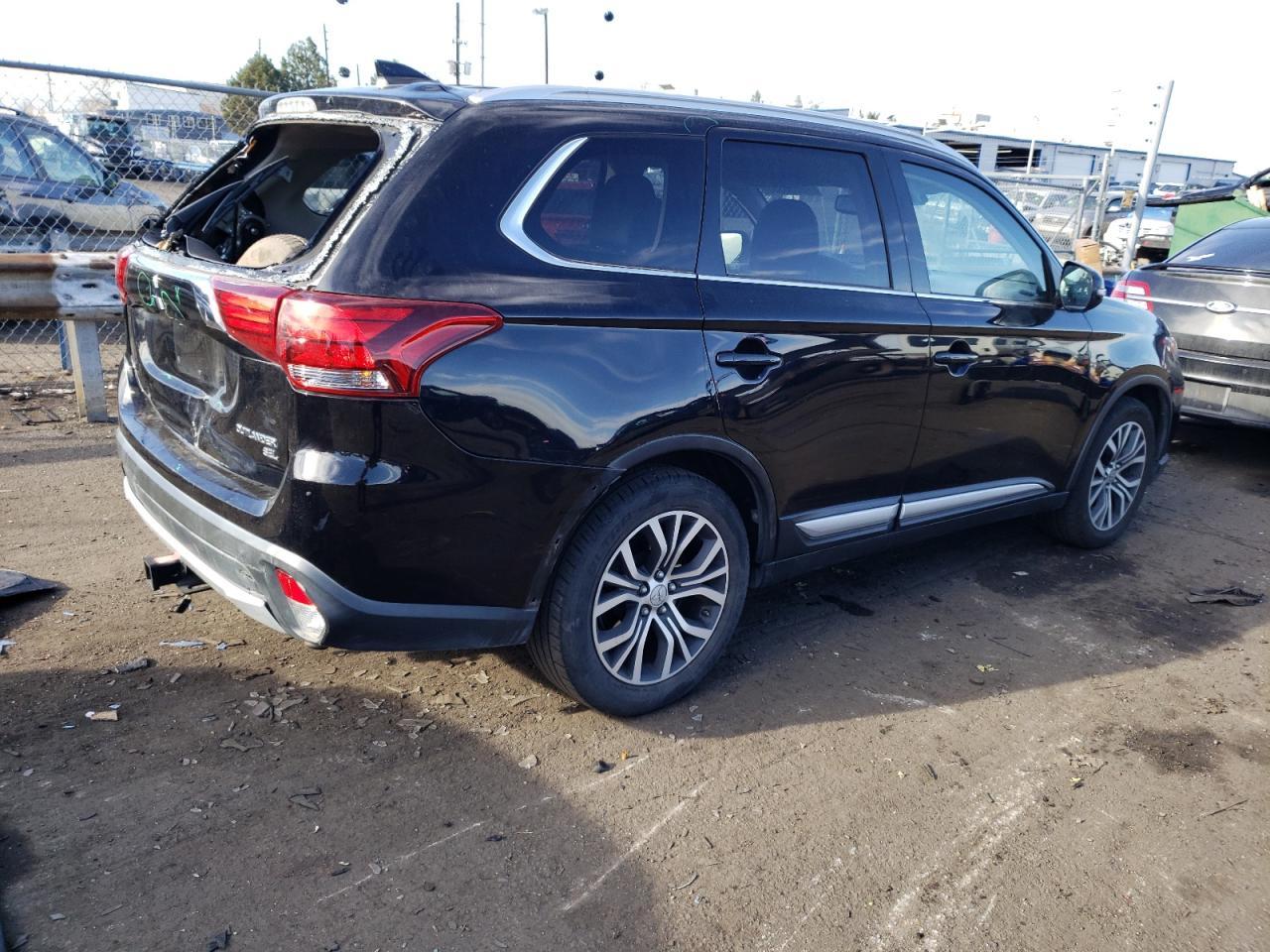 Photo 2 VIN: JA4AD3A30HZ028871 - MITSUBISHI OUTLANDER 