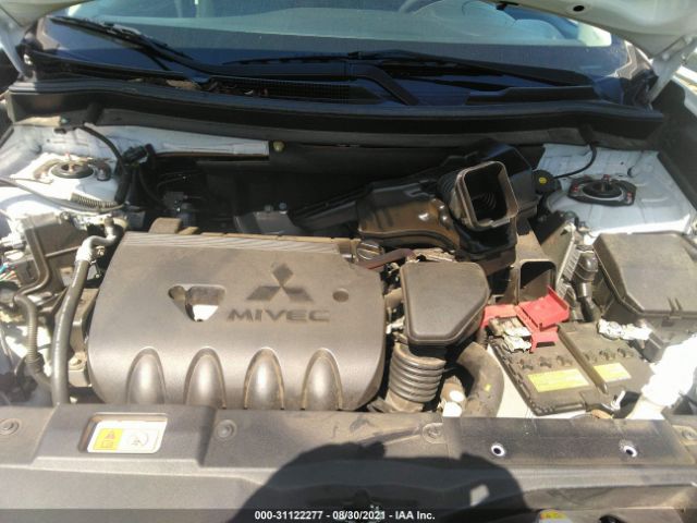 Photo 9 VIN: JA4AD3A30JZ000896 - MITSUBISHI OUTLANDER 