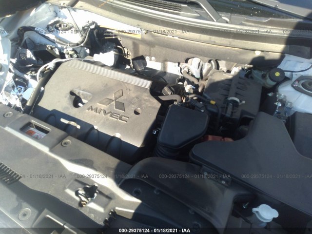 Photo 9 VIN: JA4AD3A30JZ048835 - MITSUBISHI OUTLANDER 