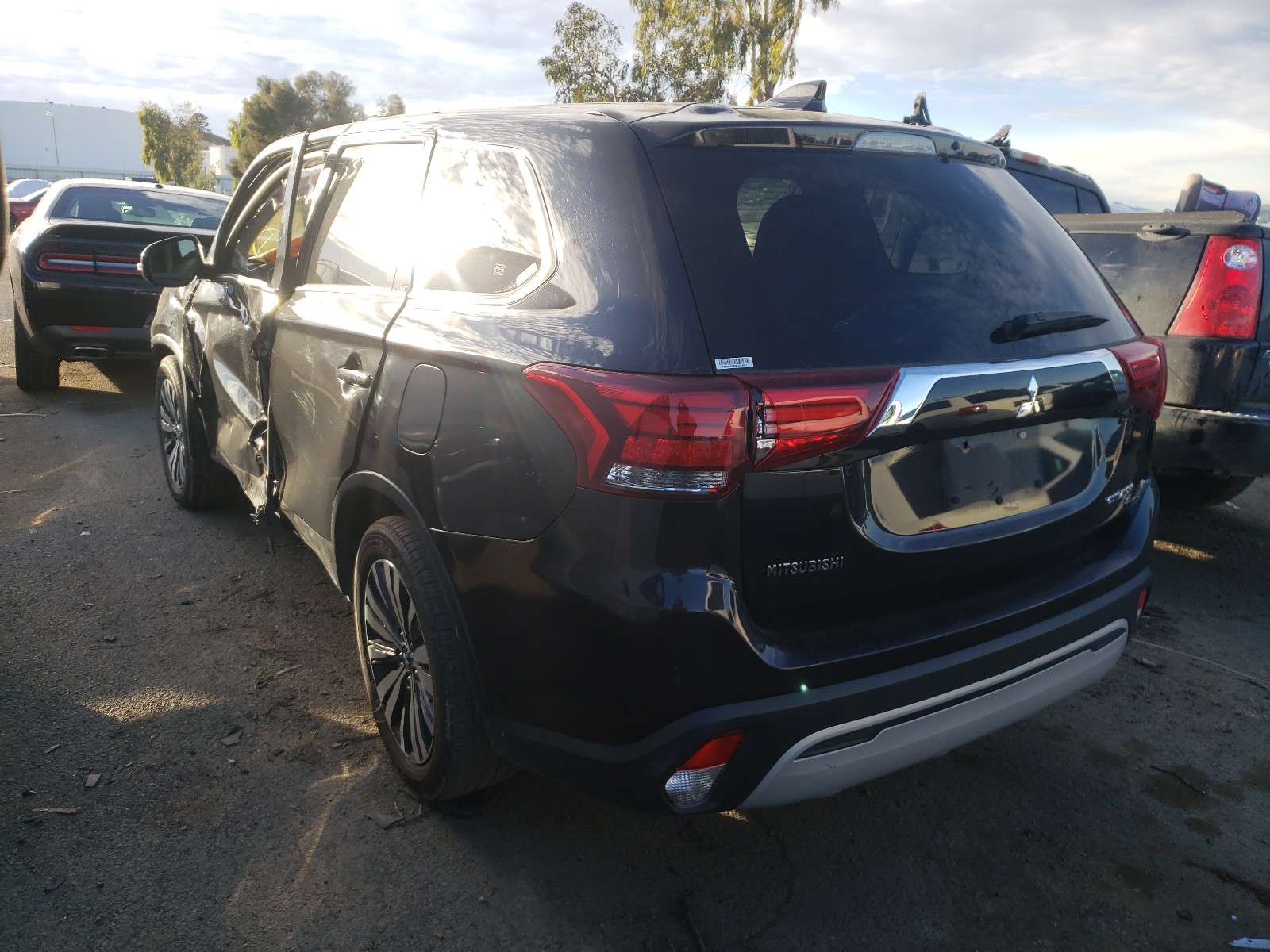 Photo 2 VIN: JA4AD3A30KZ034970 - MITSUBISHI OUTLANDER 