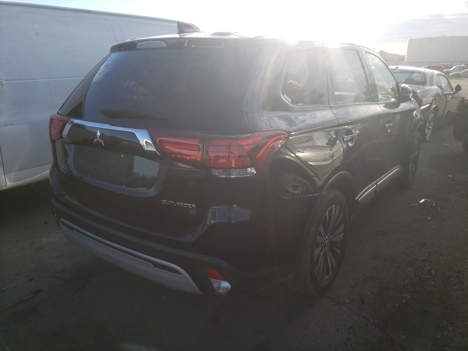 Photo 3 VIN: JA4AD3A30KZ034970 - MITSUBISHI OUTLANDER 