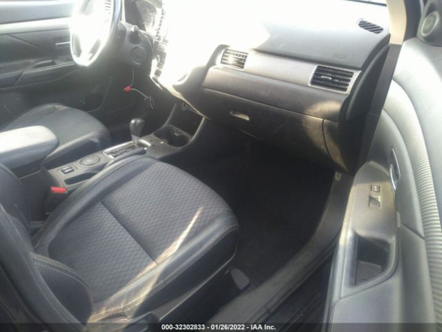 Photo 4 VIN: JA4AD3A31FZ010151 - MITSUBISHI OUTLANDER 