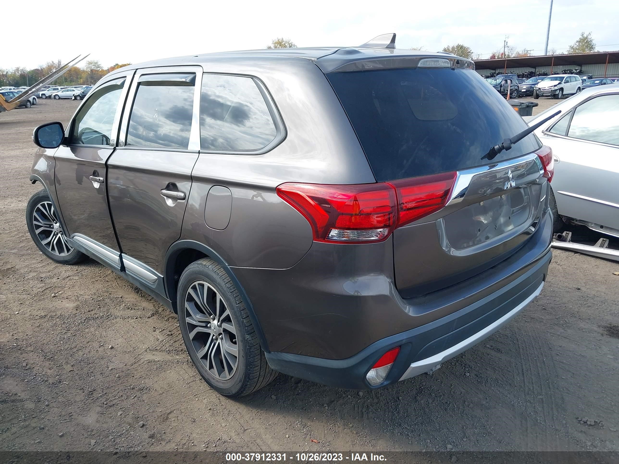 Photo 2 VIN: JA4AD3A31HZ024330 - MITSUBISHI OUTLANDER 