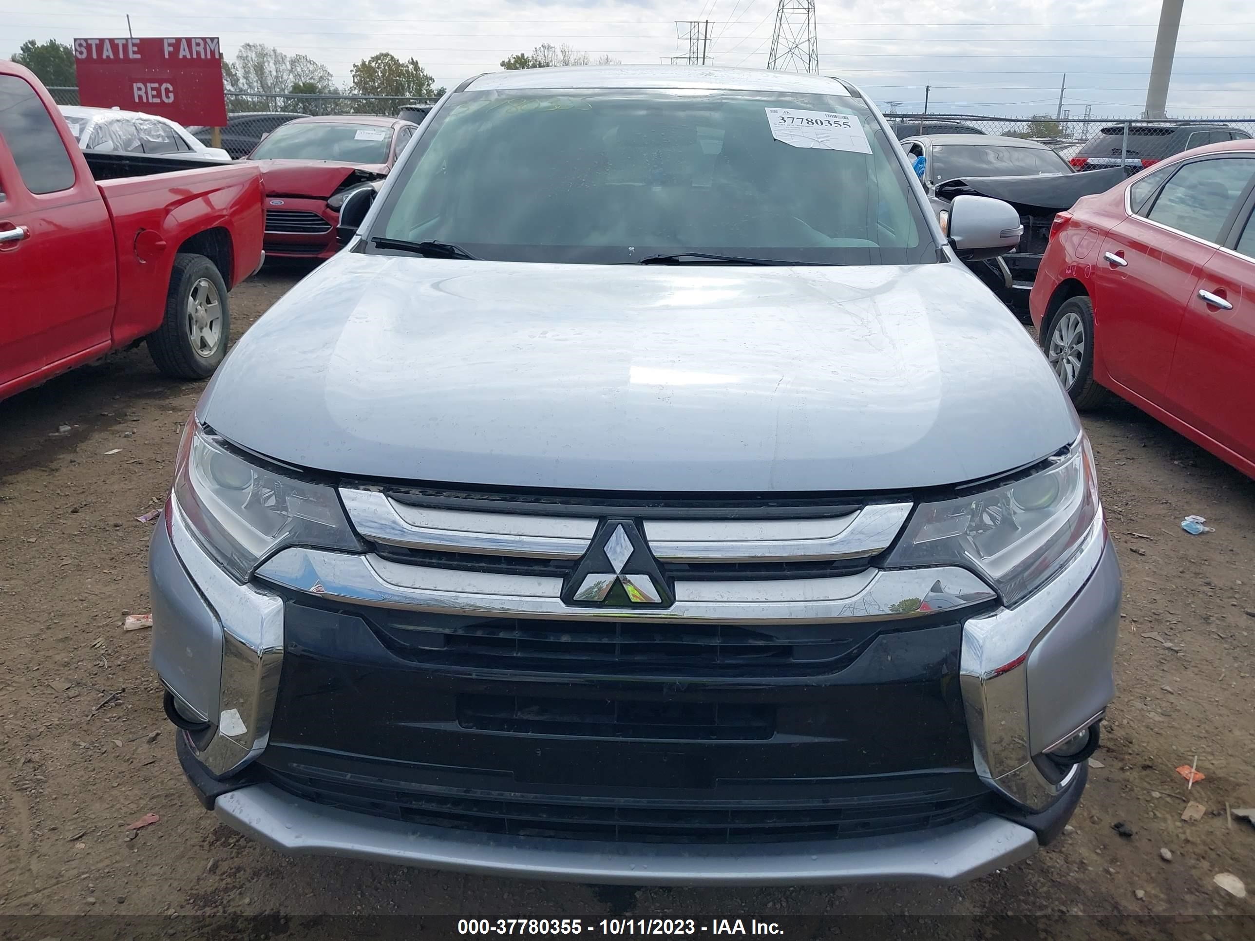 Photo 11 VIN: JA4AD3A31HZ043346 - MITSUBISHI OUTLANDER 