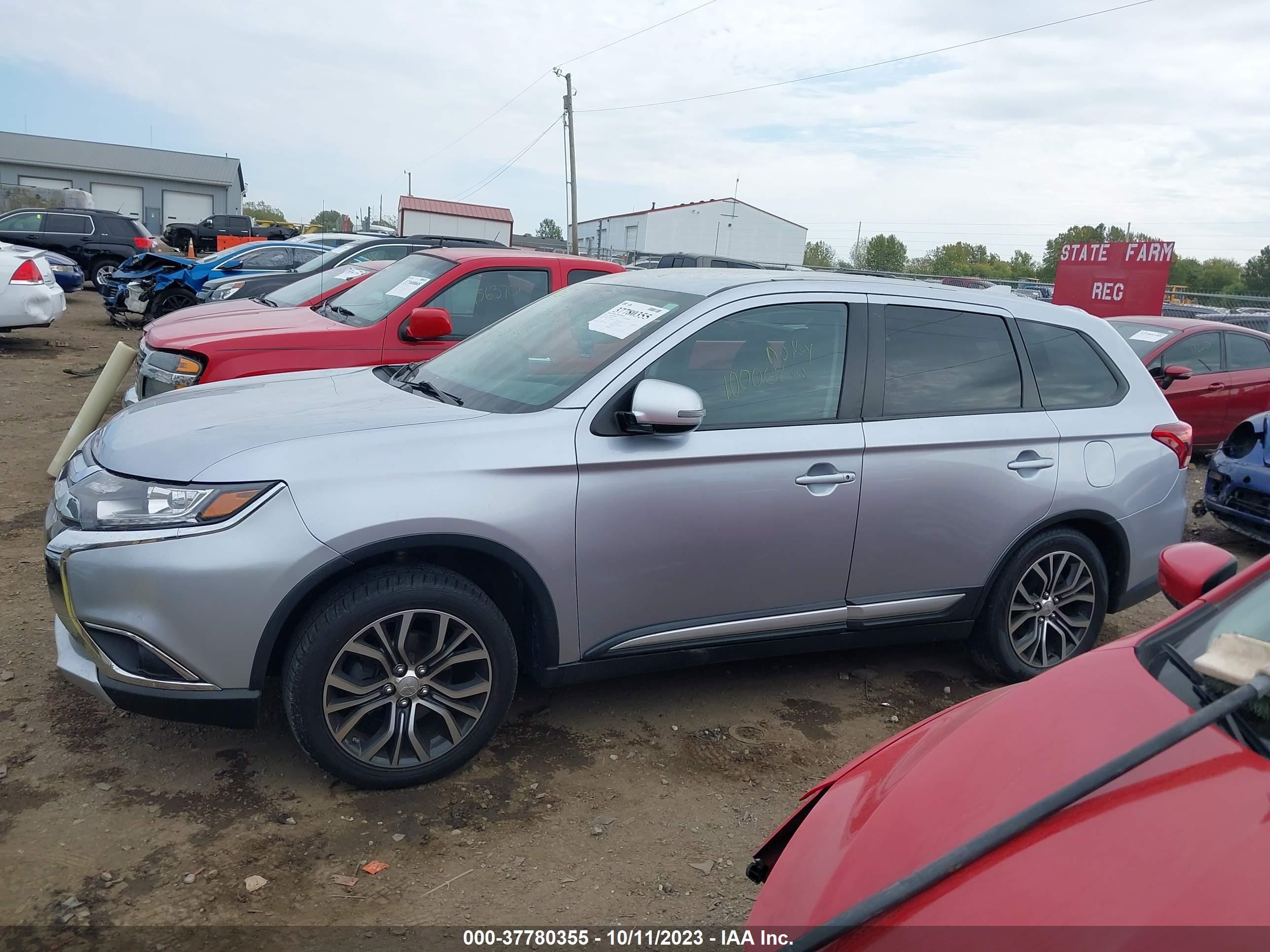 Photo 13 VIN: JA4AD3A31HZ043346 - MITSUBISHI OUTLANDER 