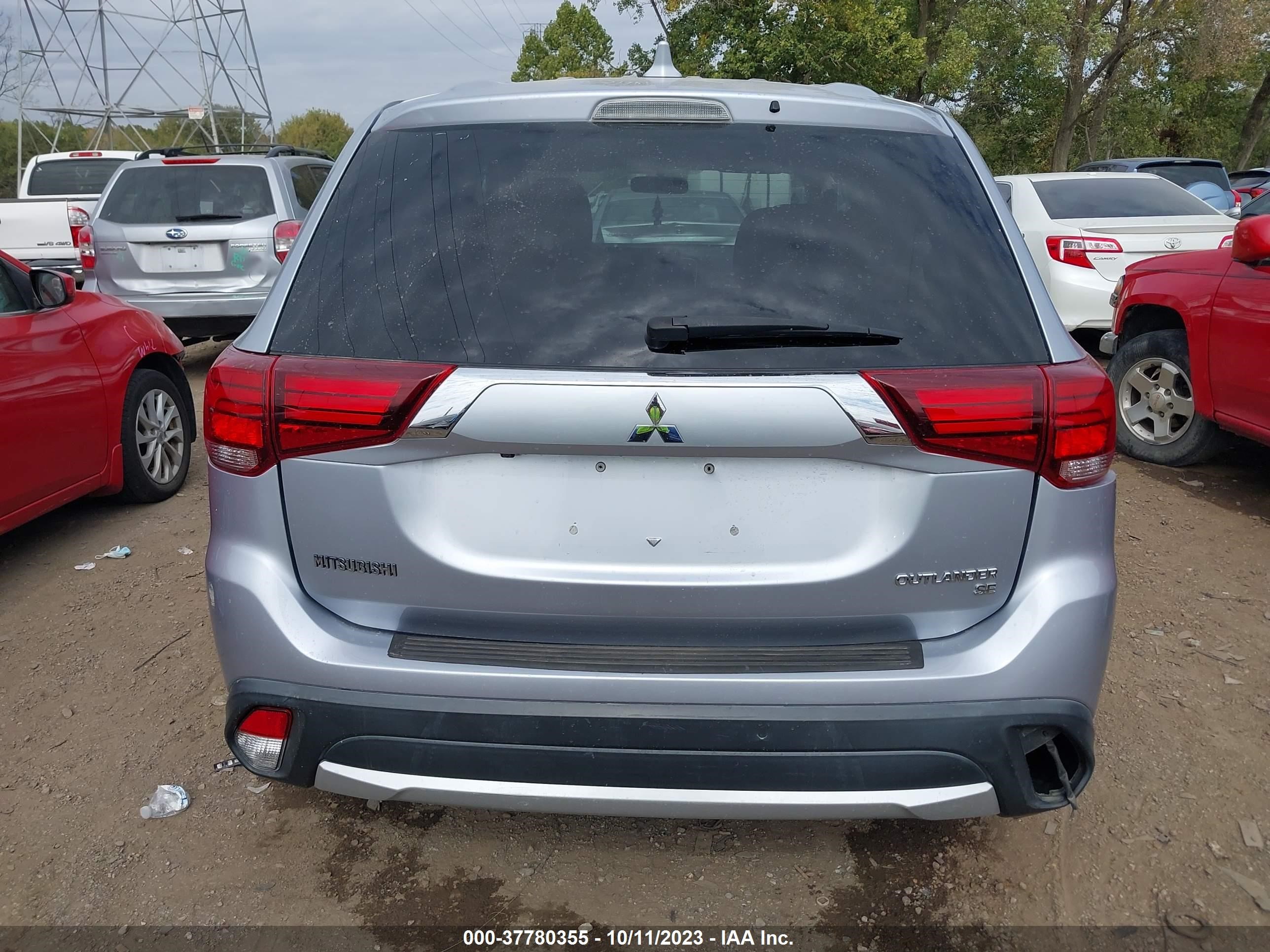 Photo 15 VIN: JA4AD3A31HZ043346 - MITSUBISHI OUTLANDER 