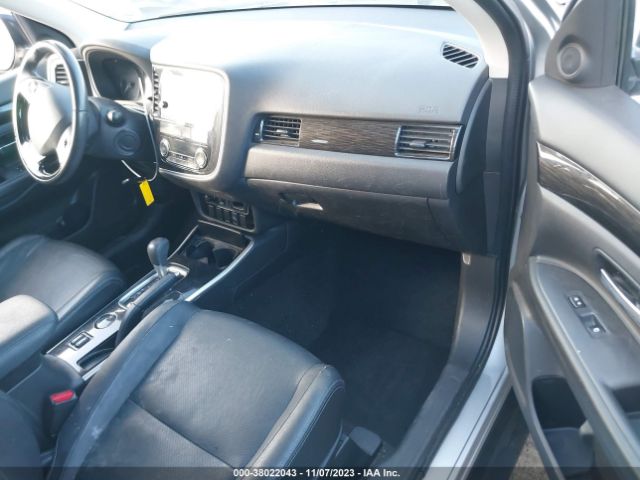 Photo 4 VIN: JA4AD3A31JZ046835 - MITSUBISHI OUTLANDER 