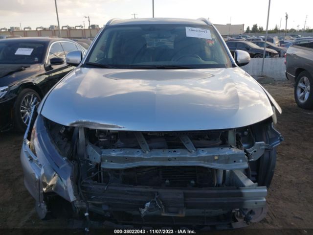 Photo 5 VIN: JA4AD3A31JZ046835 - MITSUBISHI OUTLANDER 