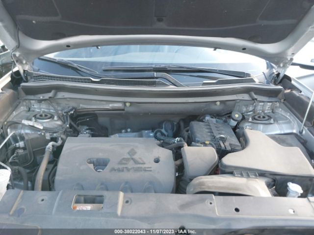 Photo 9 VIN: JA4AD3A31JZ046835 - MITSUBISHI OUTLANDER 