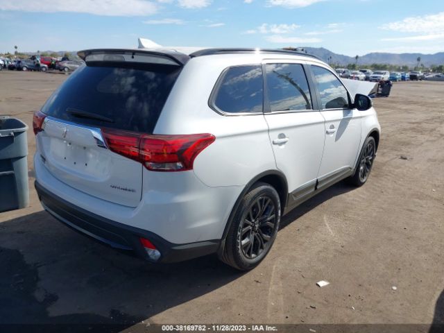 Photo 3 VIN: JA4AD3A31JZ054451 - MITSUBISHI OUTLANDER 