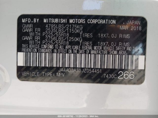 Photo 8 VIN: JA4AD3A31JZ054451 - MITSUBISHI OUTLANDER 