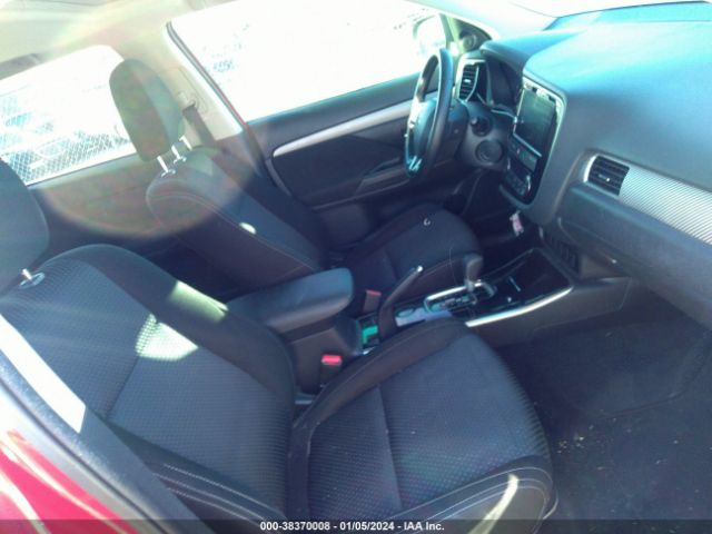 Photo 4 VIN: JA4AD3A31JZ068513 - MITSUBISHI OUTLANDER 