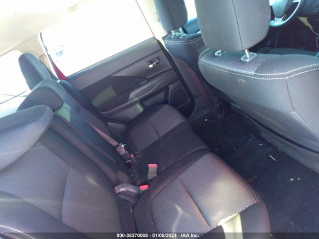 Photo 7 VIN: JA4AD3A31JZ068513 - MITSUBISHI OUTLANDER 