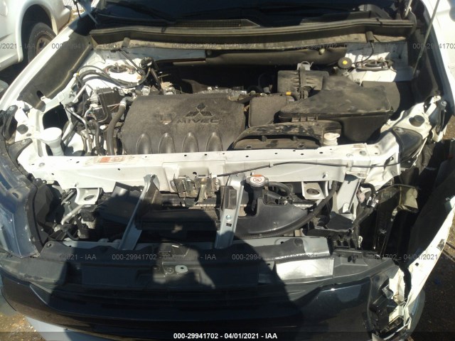 Photo 9 VIN: JA4AD3A31JZ068611 - MITSUBISHI OUTLANDER 