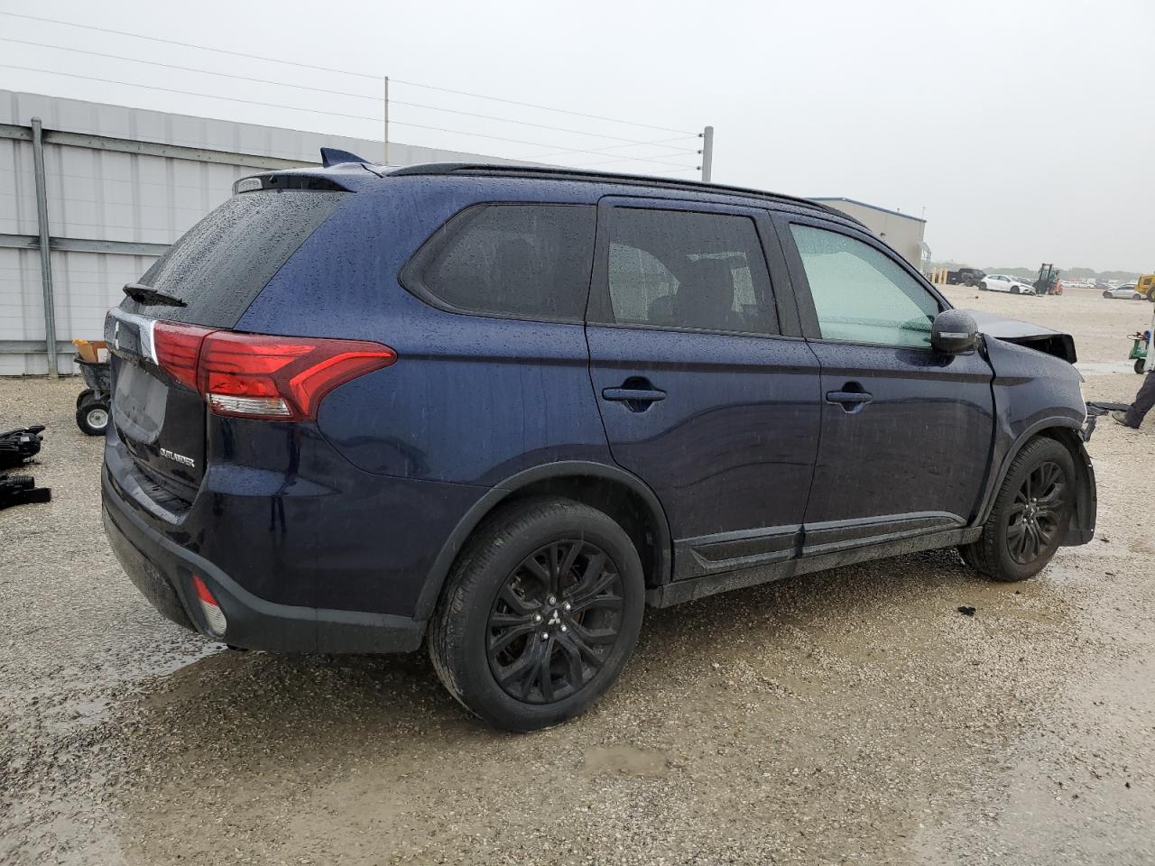 Photo 2 VIN: JA4AD3A31KZ029731 - MITSUBISHI OUTLANDER 