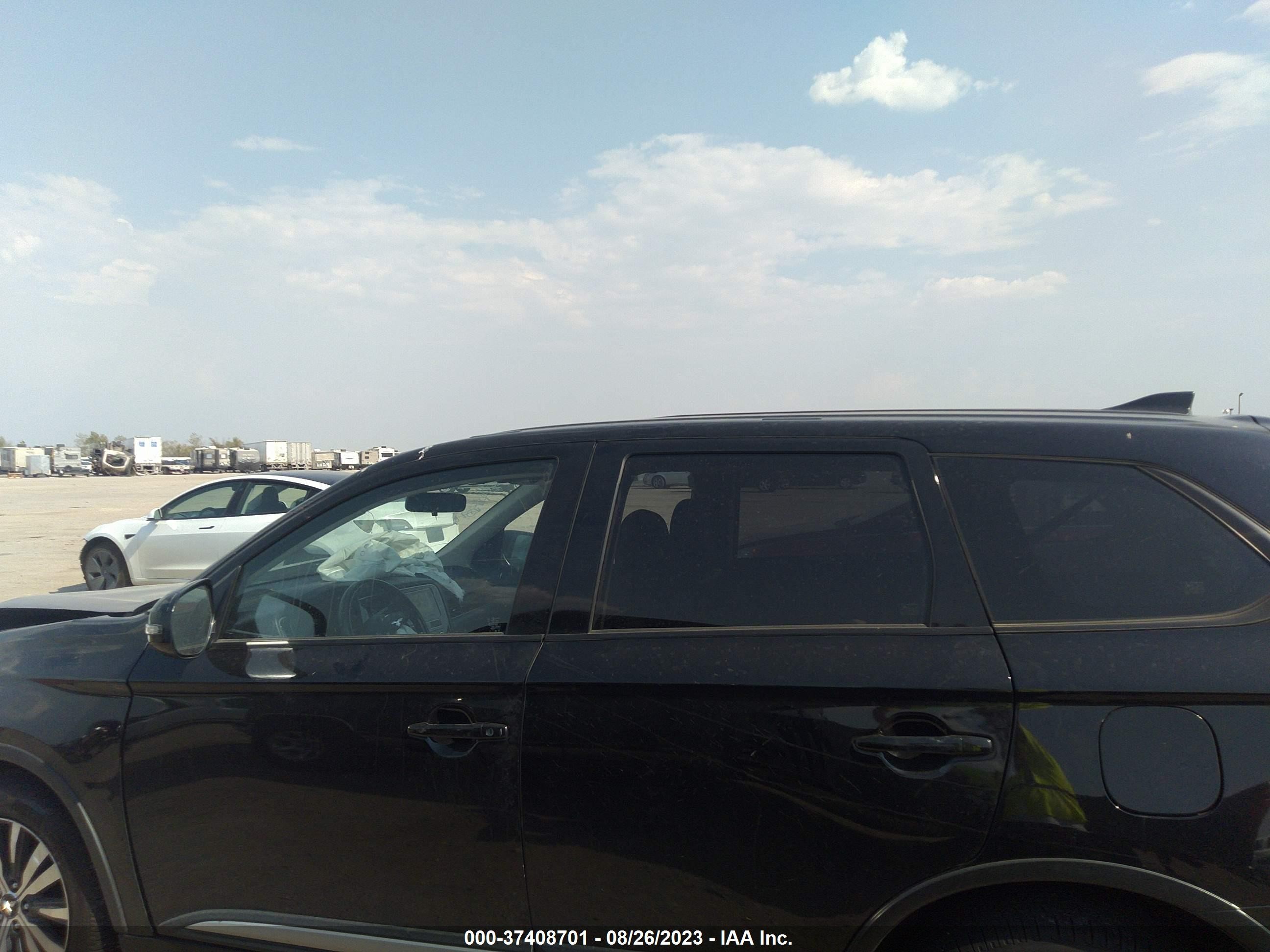 Photo 13 VIN: JA4AD3A31KZ045265 - MITSUBISHI OUTLANDER 