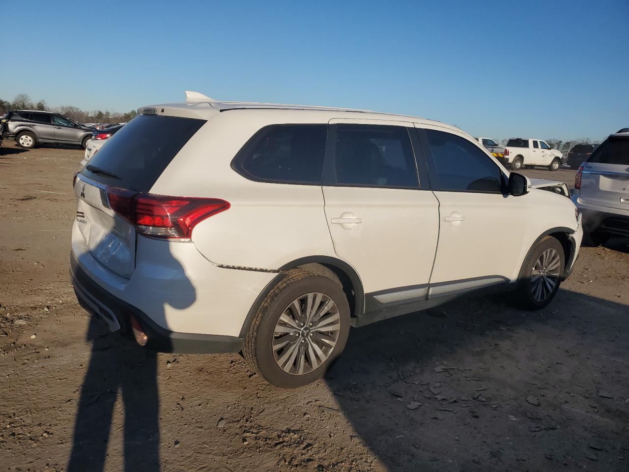 Photo 2 VIN: JA4AD3A31LZ043789 - MITSUBISHI OUTLANDER 