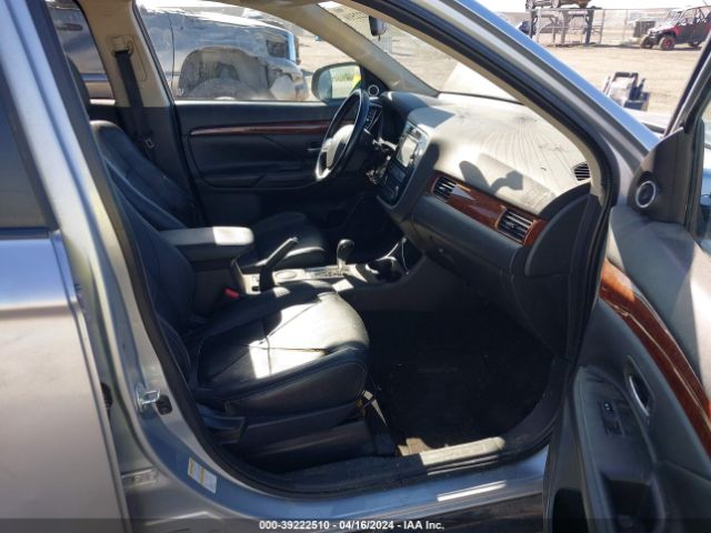 Photo 4 VIN: JA4AD3A32FZ002074 - MITSUBISHI OUTLANDER 