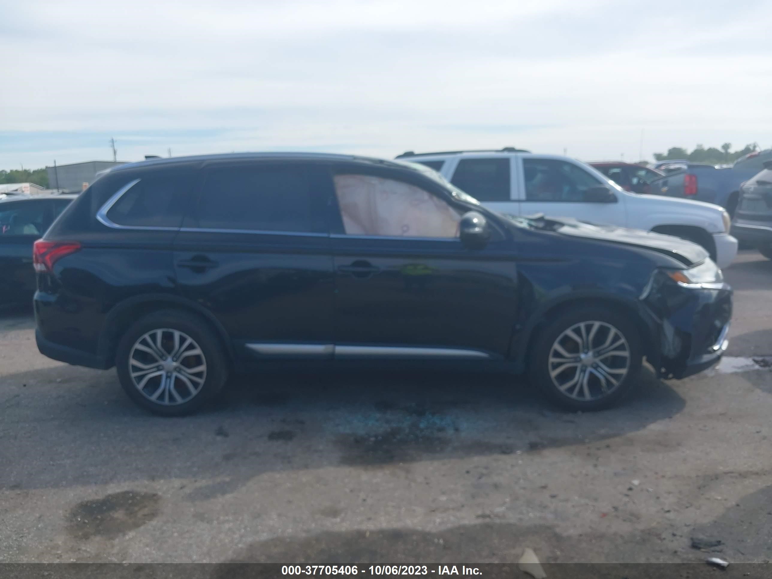 Photo 11 VIN: JA4AD3A32HZ064545 - MITSUBISHI OUTLANDER 