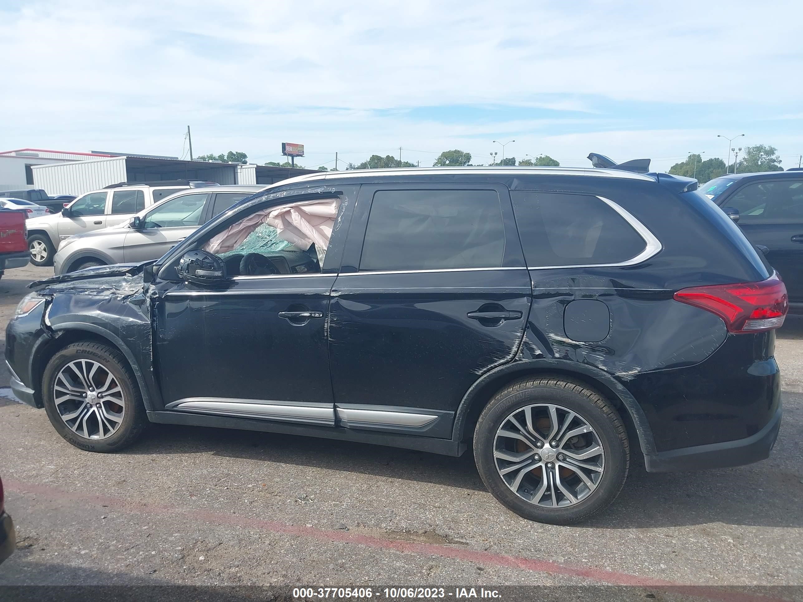 Photo 12 VIN: JA4AD3A32HZ064545 - MITSUBISHI OUTLANDER 