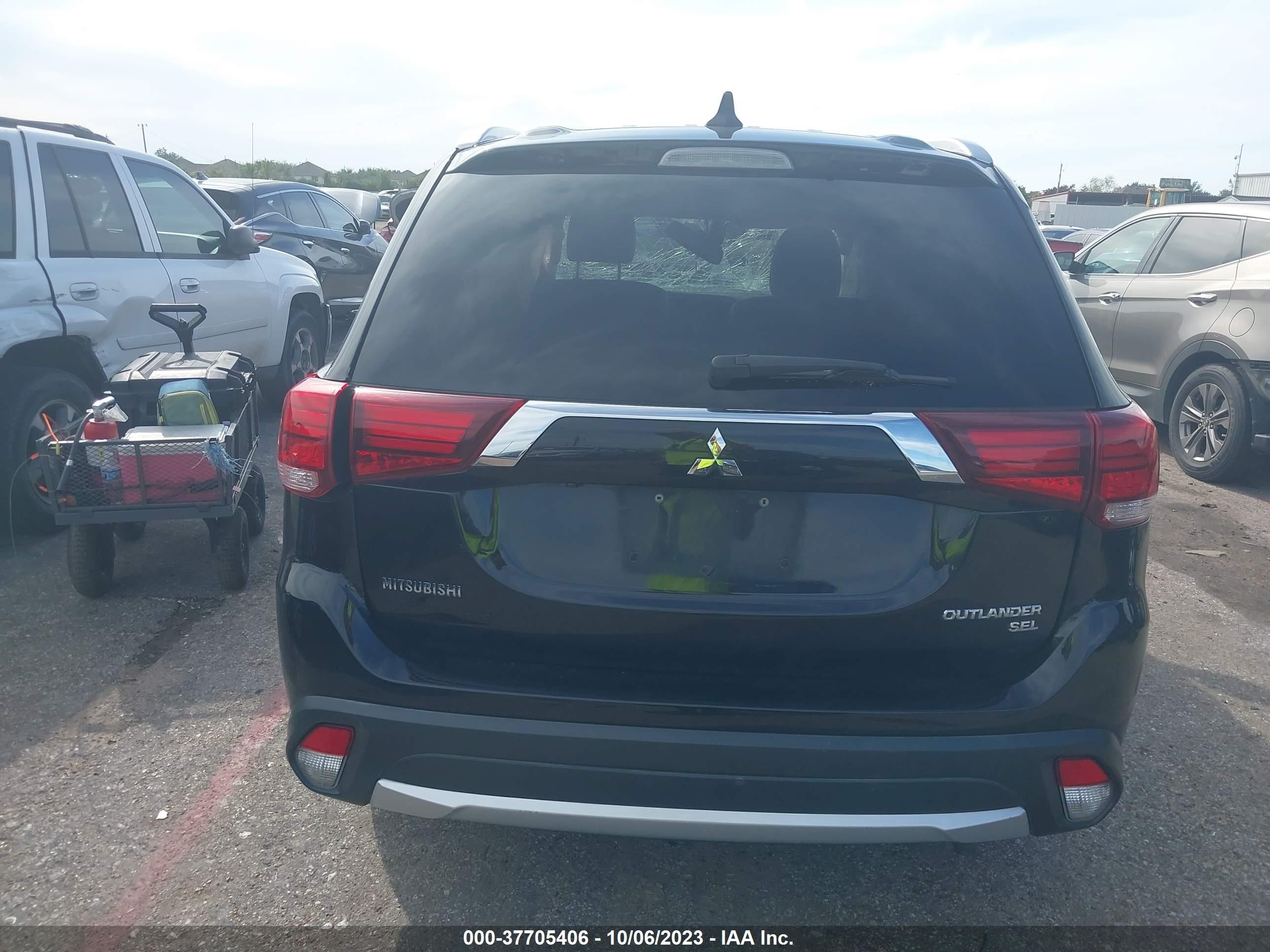 Photo 14 VIN: JA4AD3A32HZ064545 - MITSUBISHI OUTLANDER 