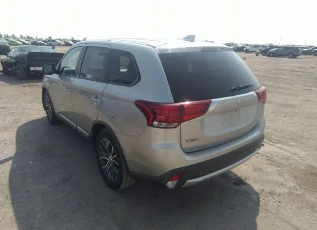 Photo 2 VIN: JA4AD3A32JR042745 - MITSUBISHI OUTLANDER 4D 2WD SE 