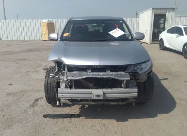 Photo 5 VIN: JA4AD3A32JR042745 - MITSUBISHI OUTLANDER 4D 2WD SE 