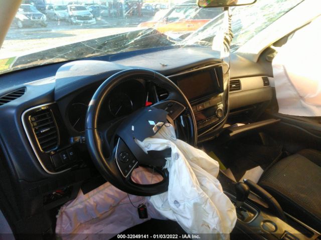 Photo 4 VIN: JA4AD3A32JZ016954 - MITSUBISHI OUTLANDER 