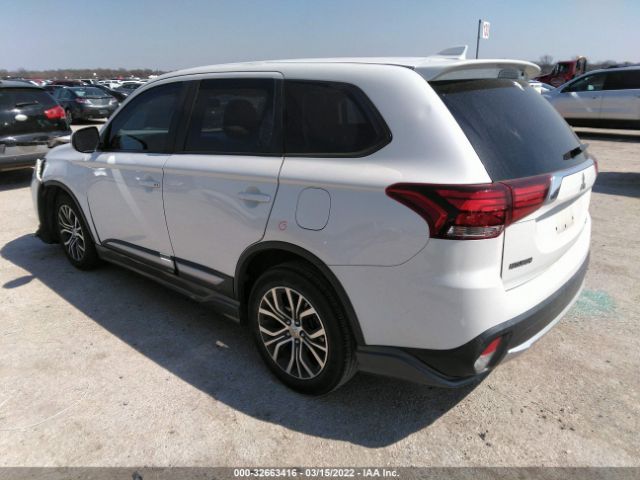 Photo 2 VIN: JA4AD3A32JZ028439 - MITSUBISHI OUTLANDER 