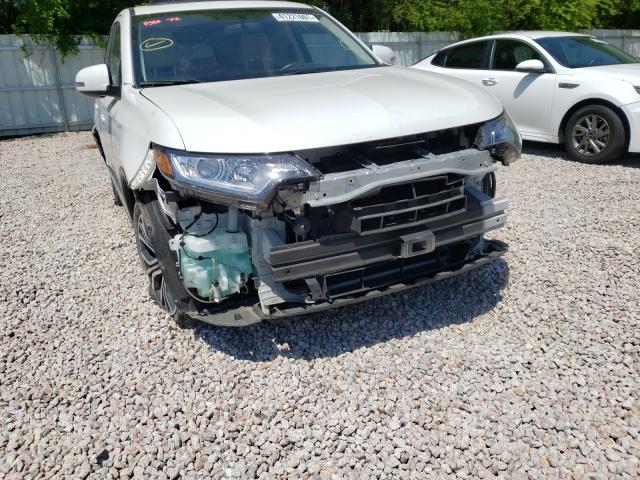 Photo 8 VIN: JA4AD3A32JZ034872 - MITSUBISHI OUTLANDER 