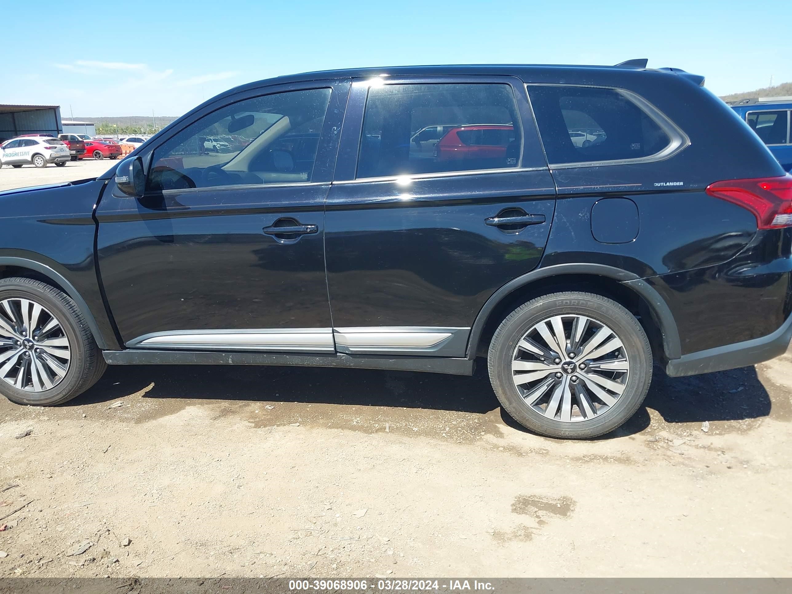 Photo 14 VIN: JA4AD3A32KZ052757 - MITSUBISHI OUTLANDER 