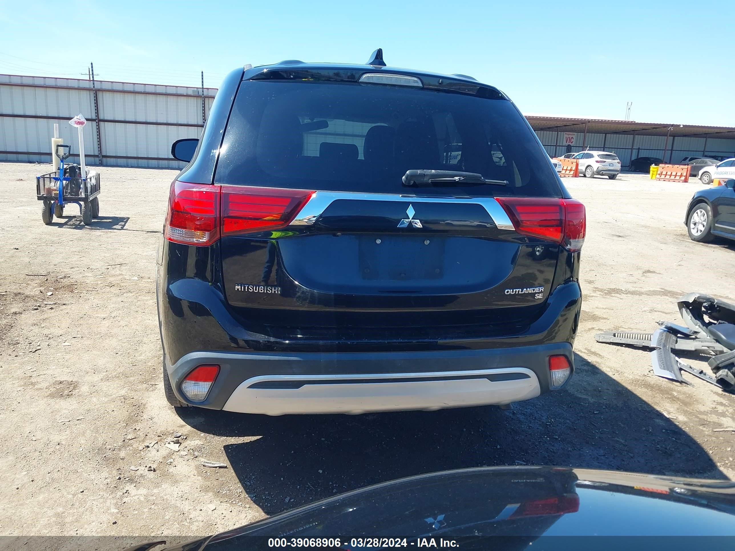 Photo 16 VIN: JA4AD3A32KZ052757 - MITSUBISHI OUTLANDER 