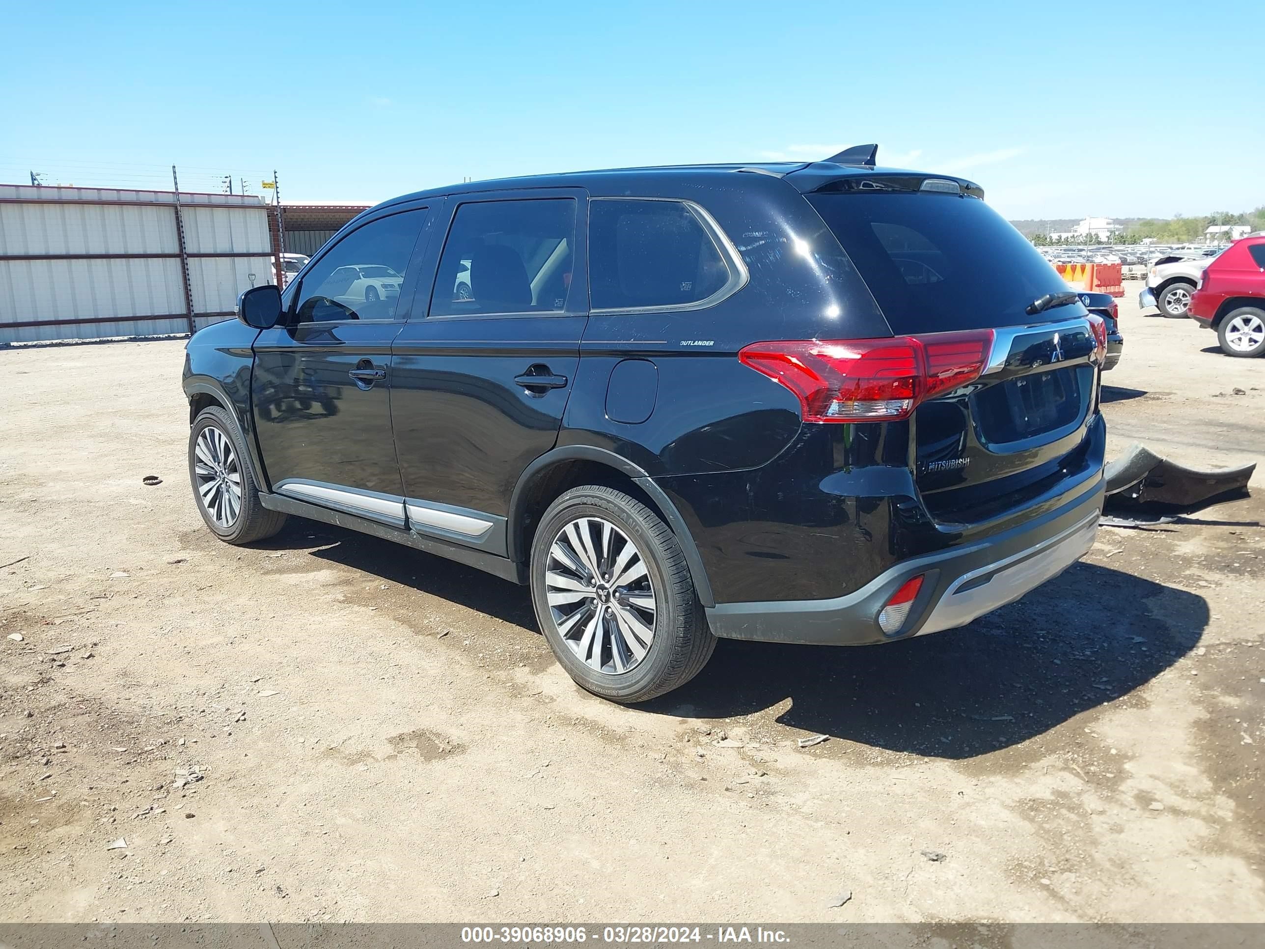 Photo 2 VIN: JA4AD3A32KZ052757 - MITSUBISHI OUTLANDER 