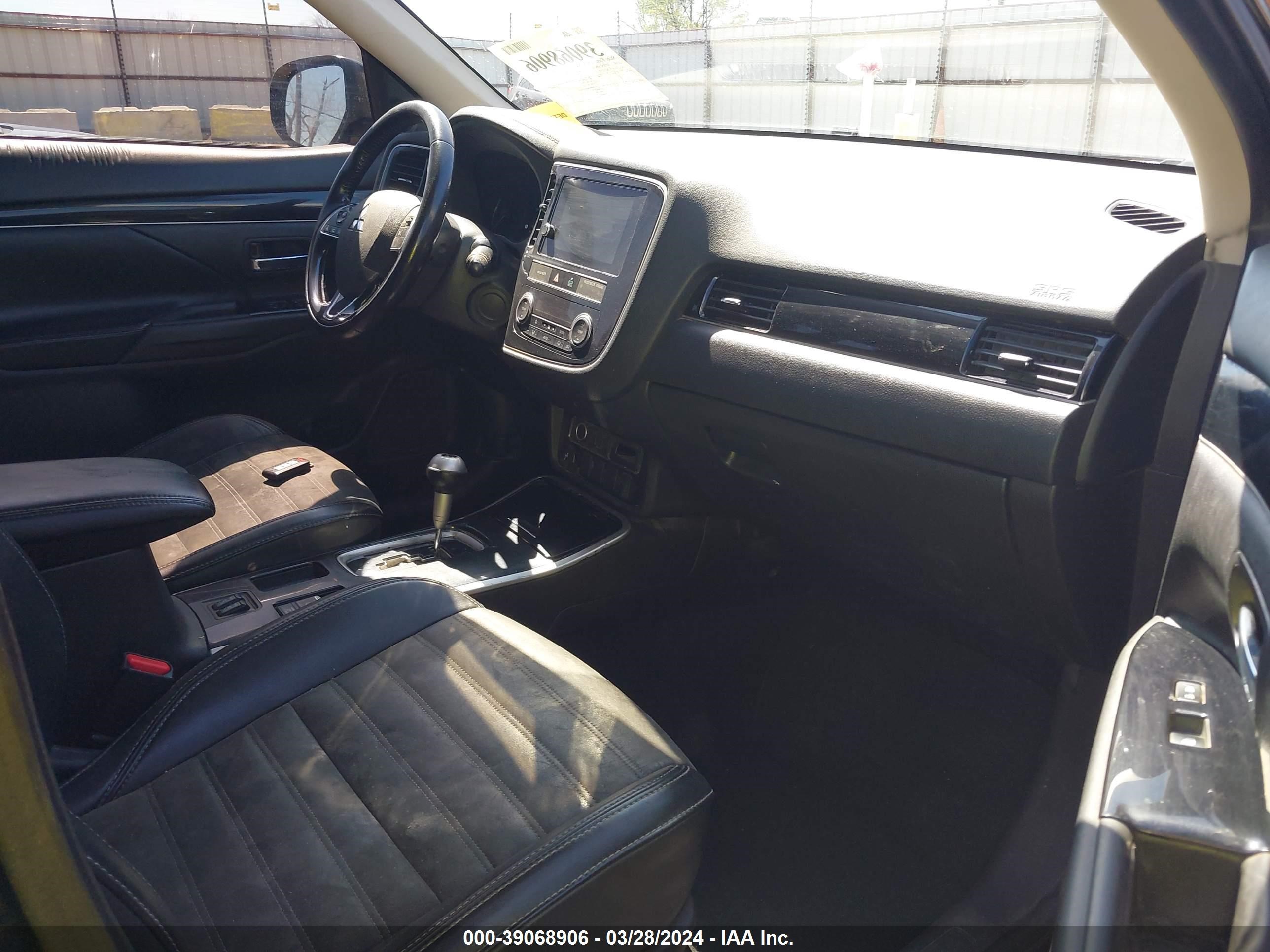 Photo 4 VIN: JA4AD3A32KZ052757 - MITSUBISHI OUTLANDER 